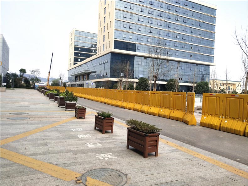 郑州市水马围挡价钱表详细报价-河南庞景实业有限公司