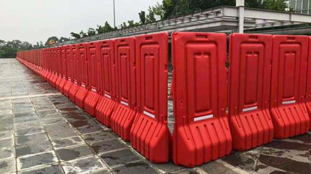 郑州市水马围挡价钱表详细报价-河南庞景实业有限公司
