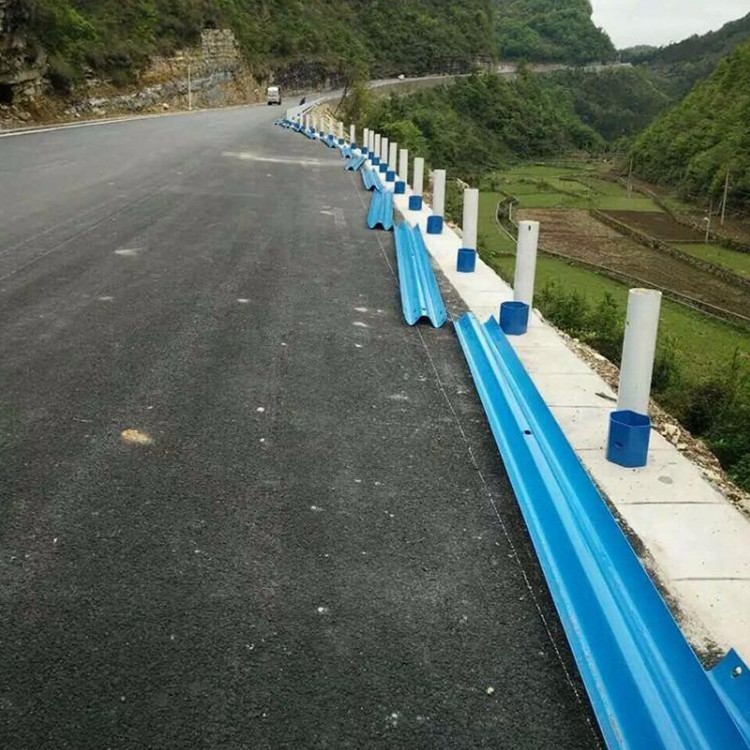 双面波形梁护栏-河南庞景实业有限公司