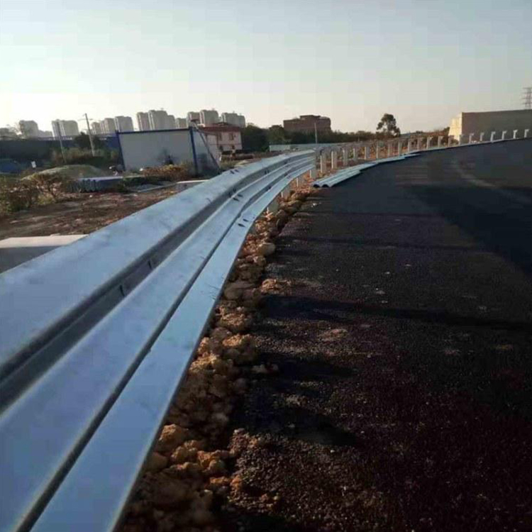 双面波形梁护栏-河南庞景实业有限公司