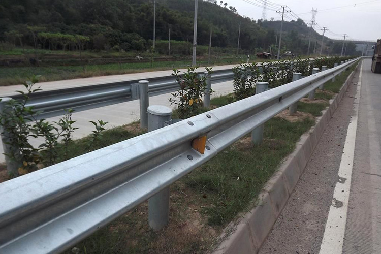 波形刚护栏-河南庞景实业有限公司