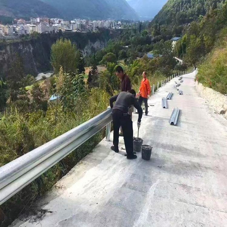 甘肃波形梁钢护栏-河南庞景实业有限公司