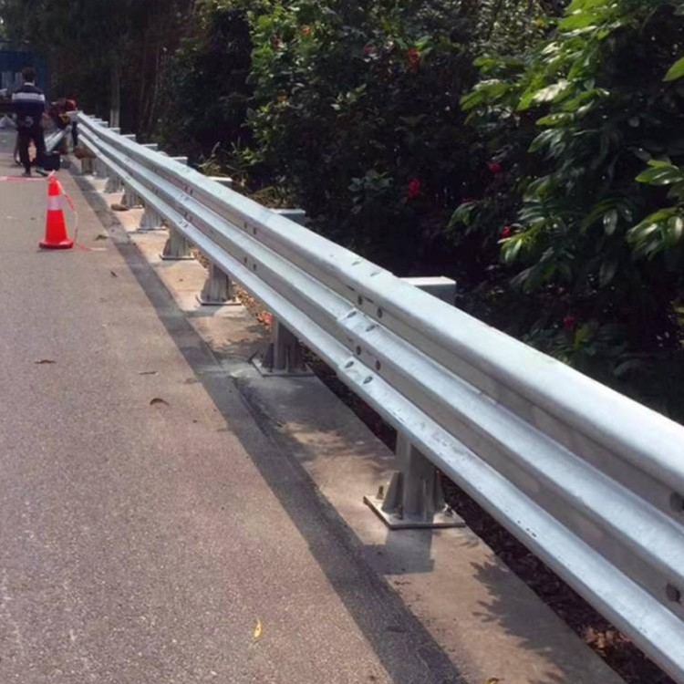 路面波形护栏-河南庞景实业有限公司