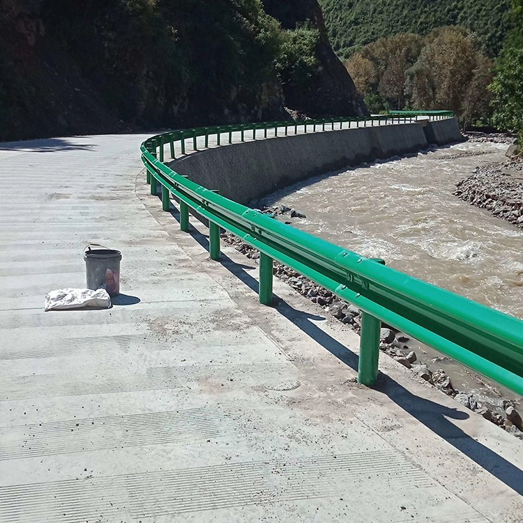 黑龙江波形公路护栏网几多钱一米-河南庞景实业有限公司