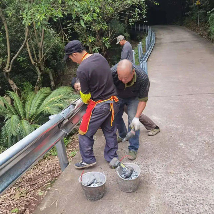 贵州蹊径波形护栏那里有卖-河南庞景实业有限公司