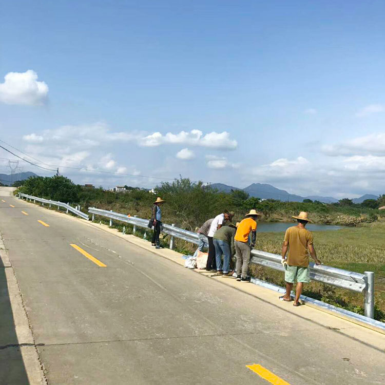 赤峰波形梁护栏选哪家-河南庞景实业有限公司