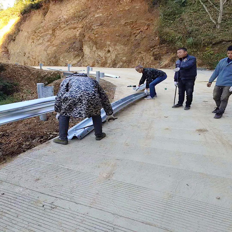 伊犁公路波形梁钢护栏板-河南庞景实业有限公司