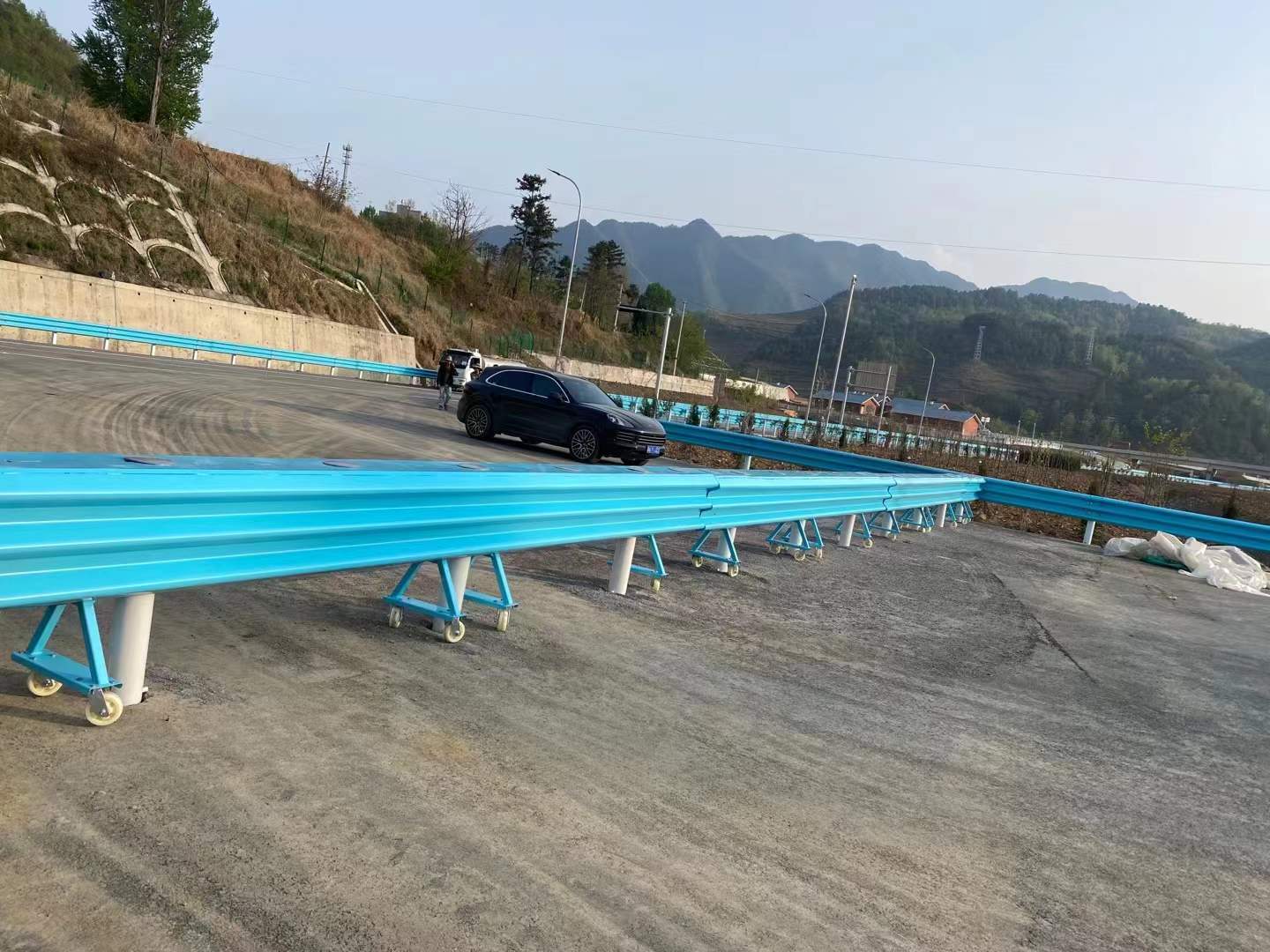 低变形组合式活动护拦价钱和装置用度划分是几多钱-河南庞景实业有限公司
